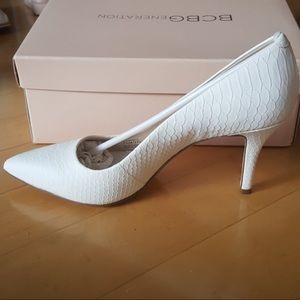 BCBG White Leather Snakeskin Pumps